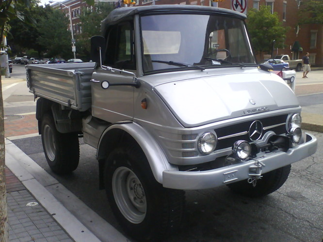 12) Mercedes-Unimog